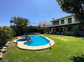 Casa · 400m² · 3 Recámaras · 3 Estacionamientos · Vendo Casa en Zona Norte de Cuernavaca con Jardin y Alberca Privada