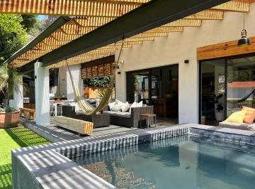 Casa en condominio de 4 habitaciones, Valle de Bravo · Casa en Venta en Avandaro, Valle de Bravo