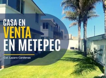 Casa · 317m² · 3 Recámaras · 5 Estacionamientos · Venta de Casa Sobre Calle Cerrada en La Colonia Lázaro Cárdenas en Metepec