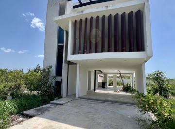 Casa · 325m² · 4 Recámaras · 2 Estacionamientos · Casa Nueva en Venta en Komchen, Yucatan.