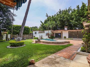 Casa de 3 habitaciones, Cuernavaca · *casa de un Nivel con Alberca ️ en Av Palmira, Ideal Para Disfrutar o Invertir️, con Amplio Frente