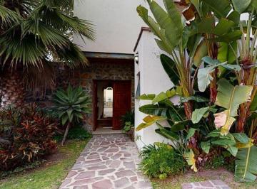 Casa · 340m² · 4 Recámaras · 2 Estacionamientos · Casa en Venta en San Miguel de Allende, Fraccionamiento El Huizache, Guanajuato.