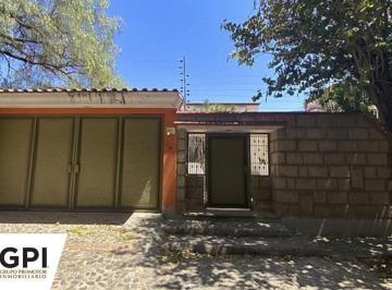 Casa · 500m² · 4 Recámaras · 6 Estacionamientos · Casa de Una Planta en Venta El Carmen León Guanajuato