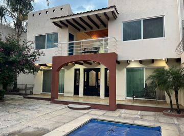 Casa · 310m² · 5 Recámaras · 6 Estacionamientos · Casa en Venta, Chamilpa, Ocotepec Cuernavaca