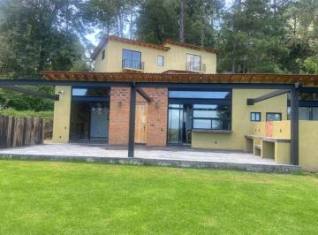 Casa de 5 habitaciones, Valle de Bravo · Casa en Venta en Avandaro Amplia