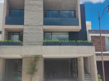 Casa · 400m² · 3 Recámaras · 4 Estacionamientos · Casa en Venta Lomas Punta del Este León Guanajuato