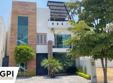 Casa · 372m² · 3 Recámaras · 2 Estacionamientos · Casa en Venta Punta del Este León Guanajuato