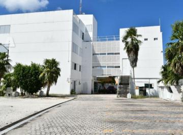 Edificio · 3214m² · 12 Recámaras · 20 Estacionamientos · Edificio en Venta con 2 Lotes de Terreno Anexos, Av Yaxchilán, Sm 17, Cancún