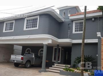 Casa · 489m² · 4 Recámaras · 2 Estacionamientos · Casa - El Charro