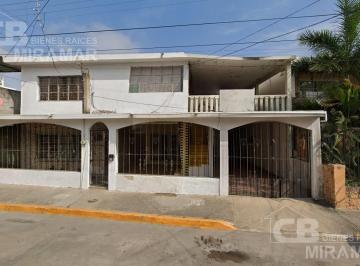 Casa · 437m² · 8 Recámaras · 3 Estacionamientos · Casa en Venta Col. 1ro. de Mayo, Cd. Madero