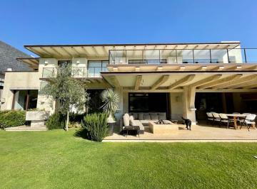 Casa de 4 habitaciones, Huixquilucan · Espectacular Casa Colindante Al Campo de Golf de Bosque Real