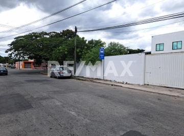 Local comercial · 845m² · 18 Estacionamientos · Renta Predio Comercial en Esquina Para Oficina o Local Sobre Av Itzaes, Mérida - (4)