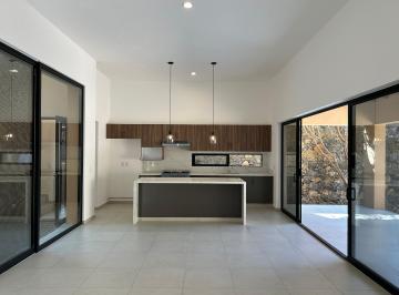 Casa de 4 habitaciones, Tepoztlán · Casa en Venta en Tepoztlán Morelos, en Promoción