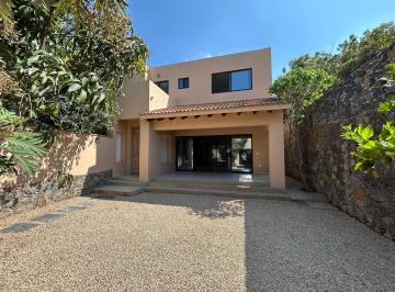 Casa de 4 habitaciones, Tepoztlán · Casa en Venta en Tepoztlán Morelos, en Promoción