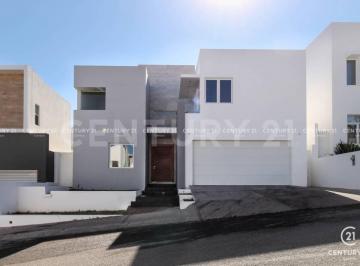 Casa · 430m² · 4 Recámaras · 4 Estacionamientos · Casa en Renta en Bosques de San Fco. Chihuahua, Chih.
