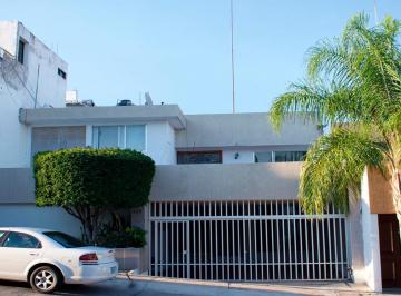 Casa · 495m² · 4 Recámaras · 3 Estacionamientos · Casa Venta Lomas del Campestre León Guanajuato