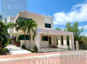 Casa en condominio · 338m² · 4 Recámaras · 3 Estacionamientos · Casa en Condominio en Venta y Renta Isla Dorada