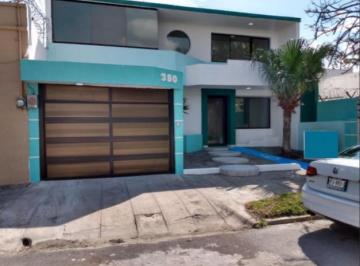 Casa · 280m² · 3 Recámaras · 2 Estacionamientos · Casa Habitación en Renta Ideal o Para Oficinas en Calle Diaz Aragón, Veracruz