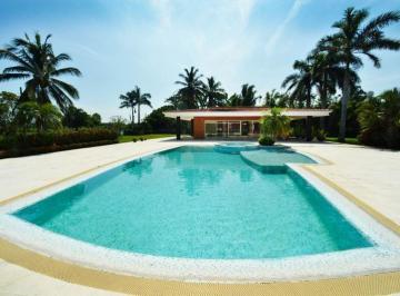Casa · 1080m² · 5 Recámaras · 10 Estacionamientos · Casa Residencial de Lujo en Venta con Terreno de 3 Has Frente Al Río - Boca del Río