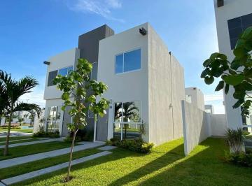 Casa · 71m² · 3 Recámaras · 1 Estacionamiento · Puerta Paraíso Casa en Clouster en Venta con Alberca y Palapa
