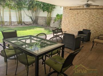 Casa · 4 Recámaras · 1 Estacionamiento · Casa - Jardín