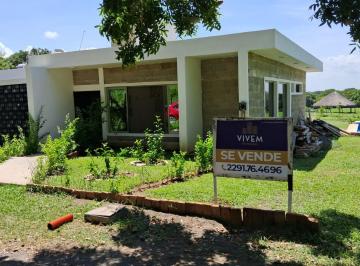 Casa · 310m² · 3 Recámaras · 4 Estacionamientos · Campestre Plaza de Toros Casa en Venta con 950 m² de Jardín, Casa Cerca Hospital Covadonga.