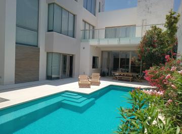 Casa · 806m² · 4 Recámaras · 3 Estacionamientos · Costa de Oro Residencia en Venta con Alberca y Roof Garden Vista Al Mar.