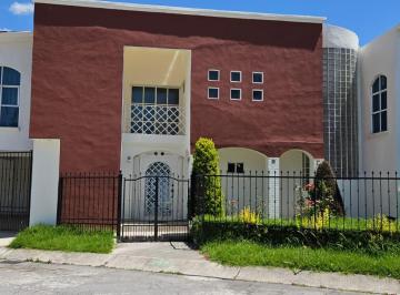 Casa en condominio · 320m² · 3 Recámaras · 2 Estacionamientos · Venta, Residencial La Esperanza, Zinacantepec