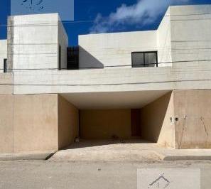Casa · 281m² · 4 Recámaras · 2 Estacionamientos · Casa en Temozón Norte
