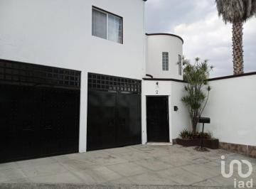 Casa · 305m² · 3 Recámaras · 2 Estacionamientos · Casa en Venta en Fraccionamiento Real de Tetela Cuernavaca