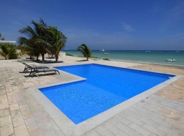 Casa · 500m² · 4 Recámaras · 7 Estacionamientos · Hermosa Casa en Renta en La Playa Chicxulub, Yucatan