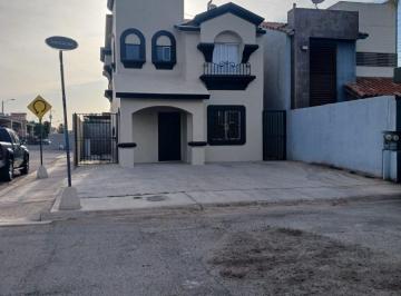 Casa de 3 habitaciones, Mexicali · Se Renta Casa en Esquina Residencial Privado, Toledo II