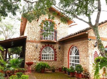 Casa · 460m² · 3 Recámaras · 8 Estacionamientos · Hermosa Casa Estilo Campiriano en Berriozabal