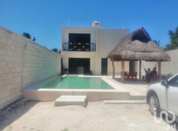 Casa · 350m² · 4 Recámaras · 6 Estacionamientos · Casa en Venta en Playa de Chelem, Yucatán