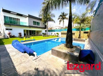 Casa 360m² Venta Fraccionamiento Lomas de Cocoyoc · Casa en Venta Dentro de Lomas de Cocoyoc, Aproveche Precio