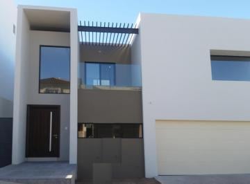 Casa · 440m² · 4 Recámaras · 2 Estacionamientos · Venta Casa Bosques de San Francisco! Recamara Planta Baja!