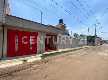 Casa · 296m² · 5 Recámaras · 2 Estacionamientos · Casa en Venta en Huilango