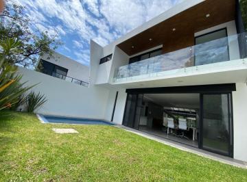 Casa · 301m² · 3 Recámaras · 2 Estacionamientos · Casa en Venta