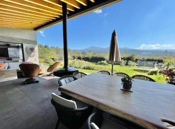 Casa · 580m² · 4 Recámaras · 4 Estacionamientos · Casa de Campo Moderna en El Corazón de Acatitlán Valle de Bravo