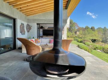 Casa · 520m² · 4 Recámaras · 4 Estacionamientos · Casa de Campo Moderna en El Corazón de Acatitlán Valle de Bravo