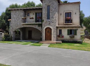 Casa · 3 Recámaras · 2 Estacionamientos · Casa en Venta en La Devoción, San Pedro Cholula, Puebla