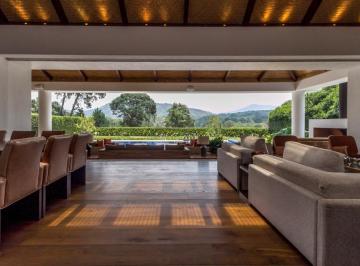 Casa de 6 habitaciones, Valle de Bravo · Casa Luxury en Venta en Valle de Bravo, en La Zona Residencial Avándaro
