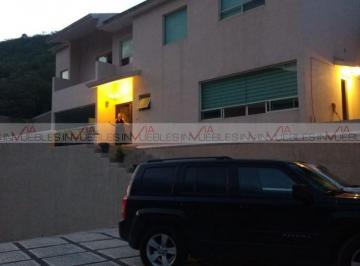 Casa · 331m² · 4 Recámaras · 4 Estacionamientos · Casa en Venta en Sierra Alta