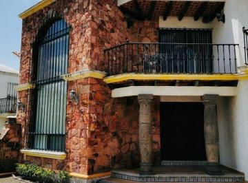 Casa · 350m² · 4 Recámaras · 2 Estacionamientos · Casa en Venta en Peña de Bernal, Querétaro