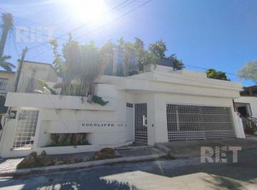 Casa · 450m² · 6 Recámaras · 2 Estacionamientos · Casa en Col. Altavista