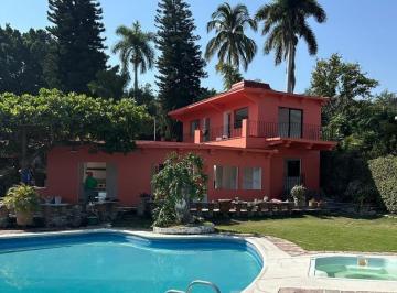 Casa · 400m² · 4 Recámaras · 8 Estacionamientos · Casa a Orilla del Lago de Tequesquitengo