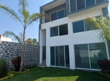 Casa · 270m² · 4 Recámaras · 2 Estacionamientos · Casa en Fraccionamiento Brisas