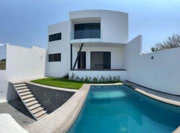 Casa · 200m² · 3 Recámaras · 2 Estacionamientos · Casa con Alberca y Vista Al Lago de Tequesquitengo