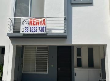 Casa en condominio de 3 habitaciones, Zapopan · Casa en Renta en Coto a 3 Min del Tec