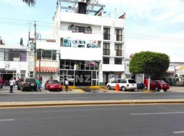 Edificio de 1 habitación, Celaya · Bldv. Lopez Mateos Pte.: Excelente Ubicacion de Edificio, Para Uso Comercial.